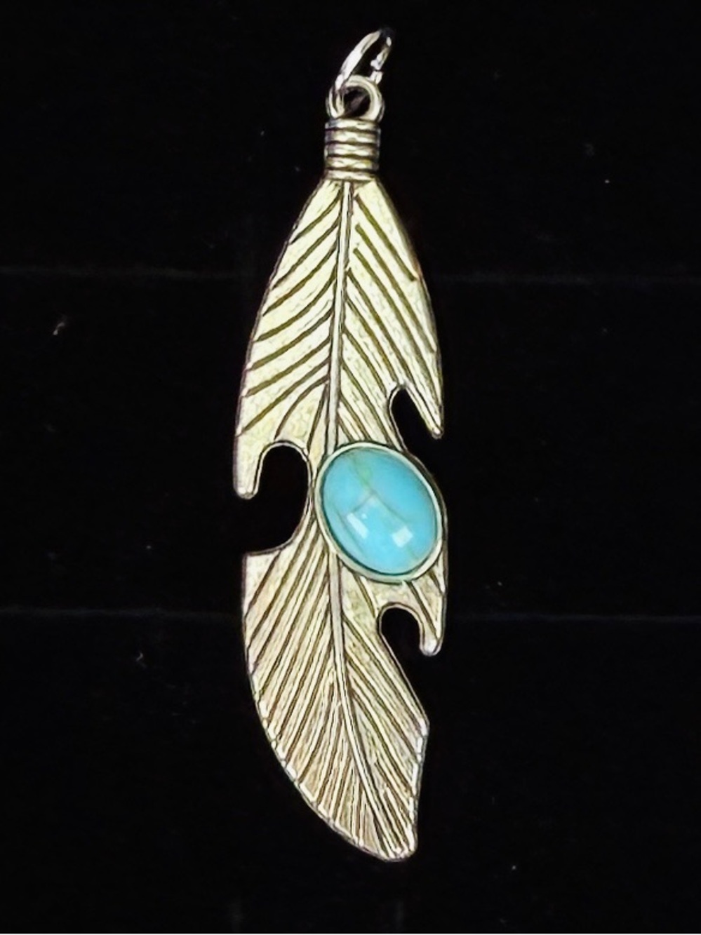 Lightweight Silvertone faux turquoise leaf pendant + FREE 16” cord necklace